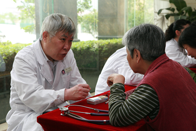 《江南晚報(bào)》用精湛醫(yī)術(shù)還老年患者幸福晚年51.png 《江南晚報(bào)》用精湛醫(yī)術(shù)還老年患者幸福晚年51.png